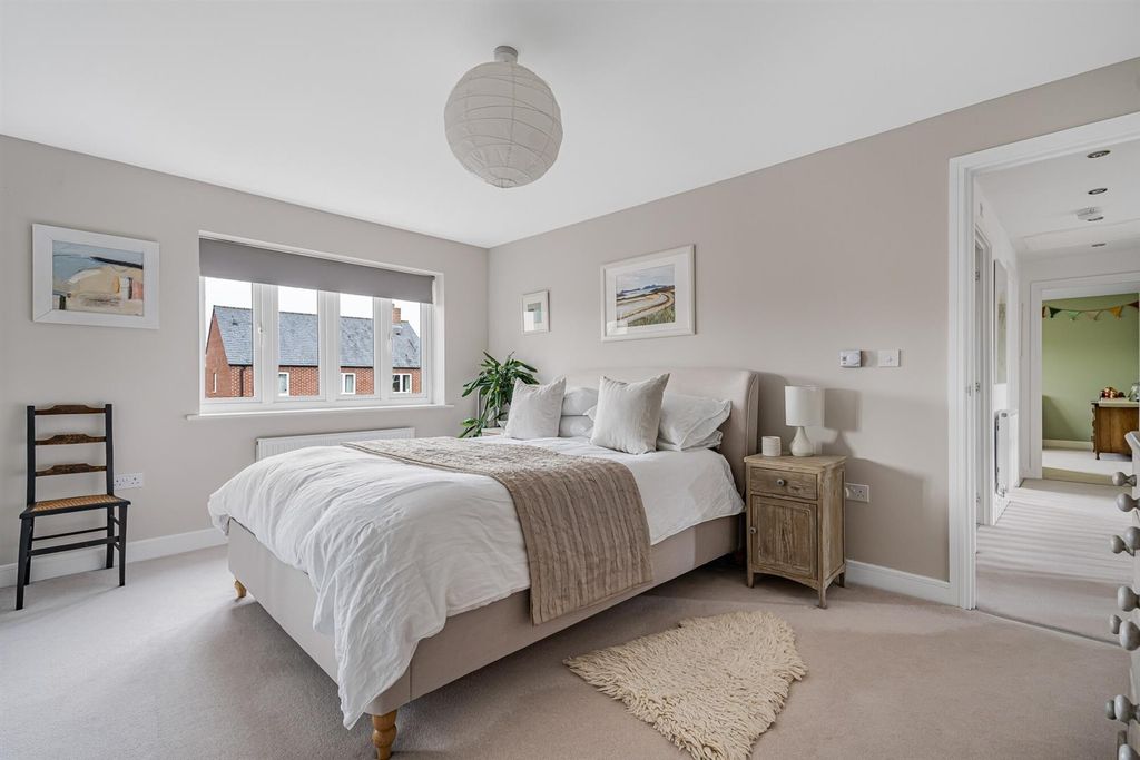 Additional image 16 of 5 bed property for saleLander Close, Chesterton, Bicester OX26