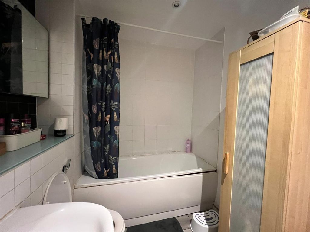 Additional image 5 of 1 bed flat for saleLongbridge Road, Barking IG11