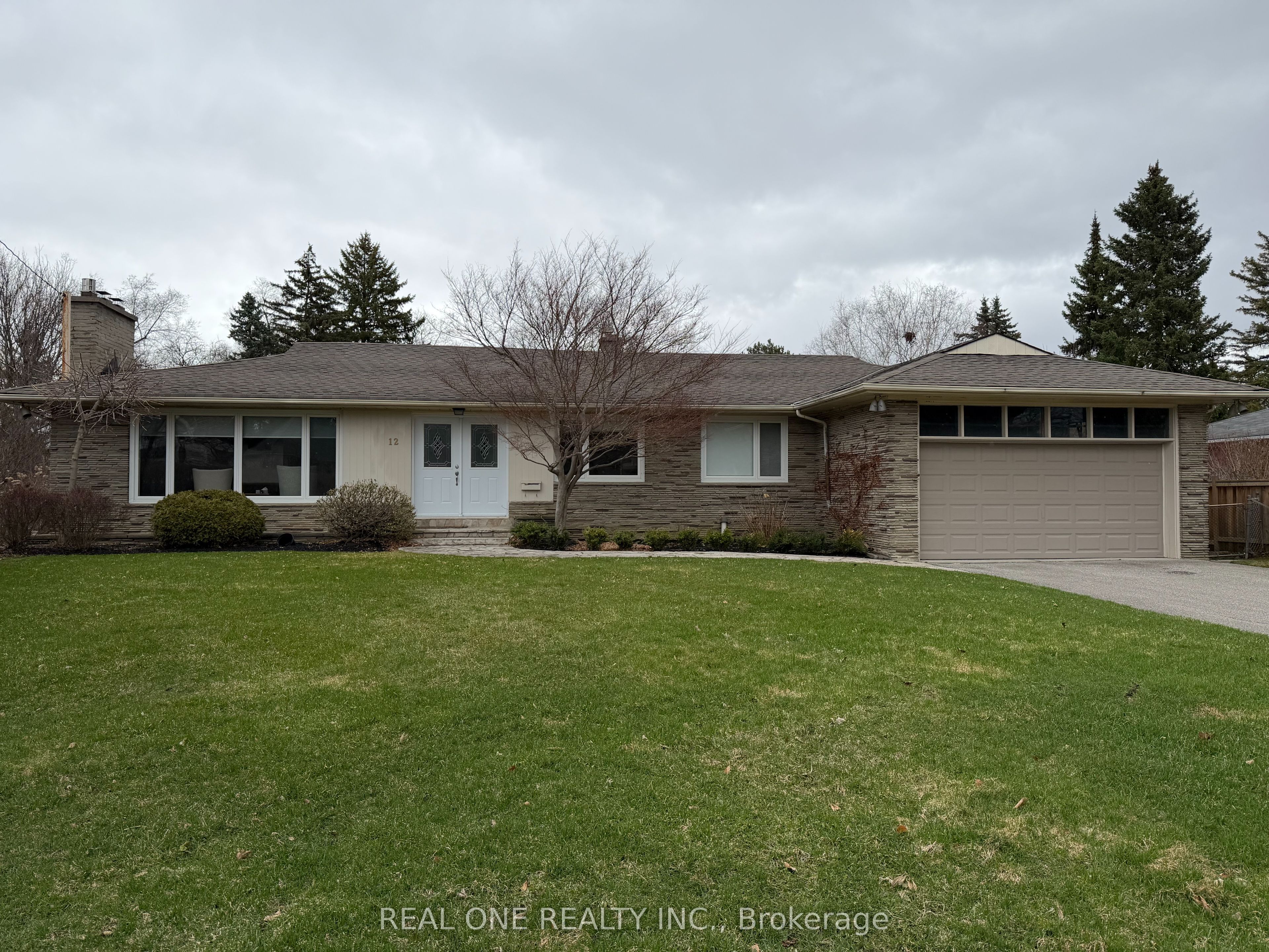 12 King Maple Place, Toronto, ON, M2K 1X6