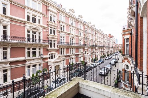 Carlisle Place, London SW1P