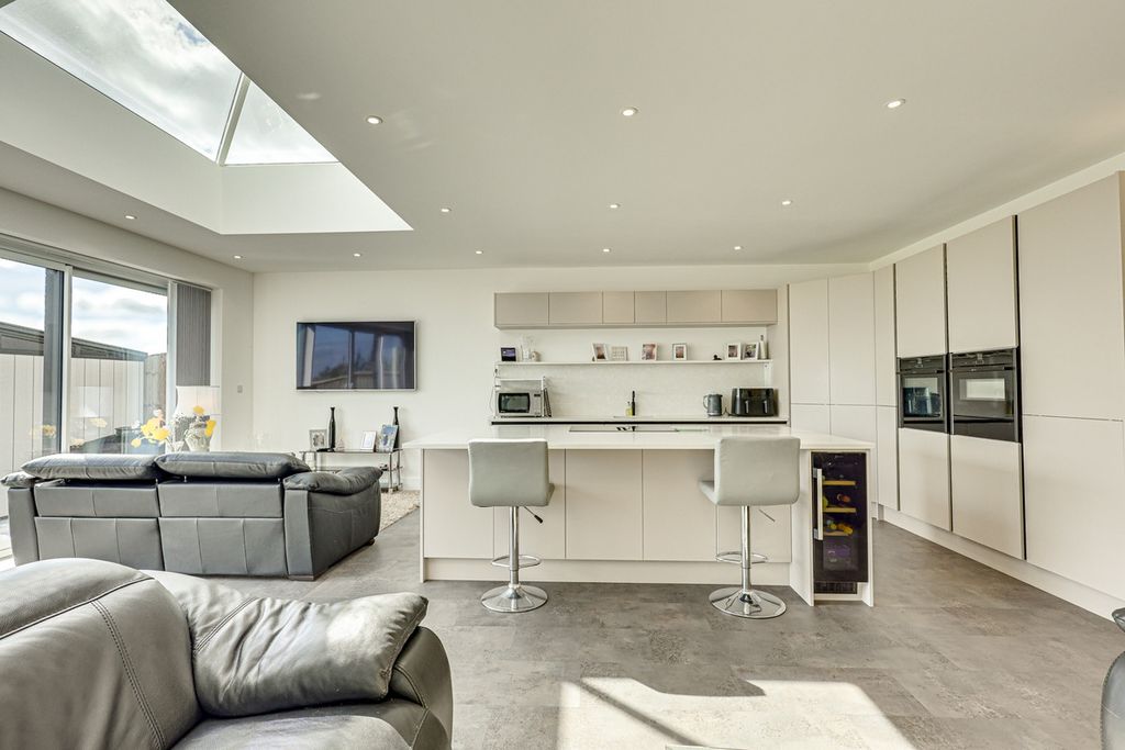 Additional image 8 of 4 bed detached house for saleCastle Road, Benfleet SS7