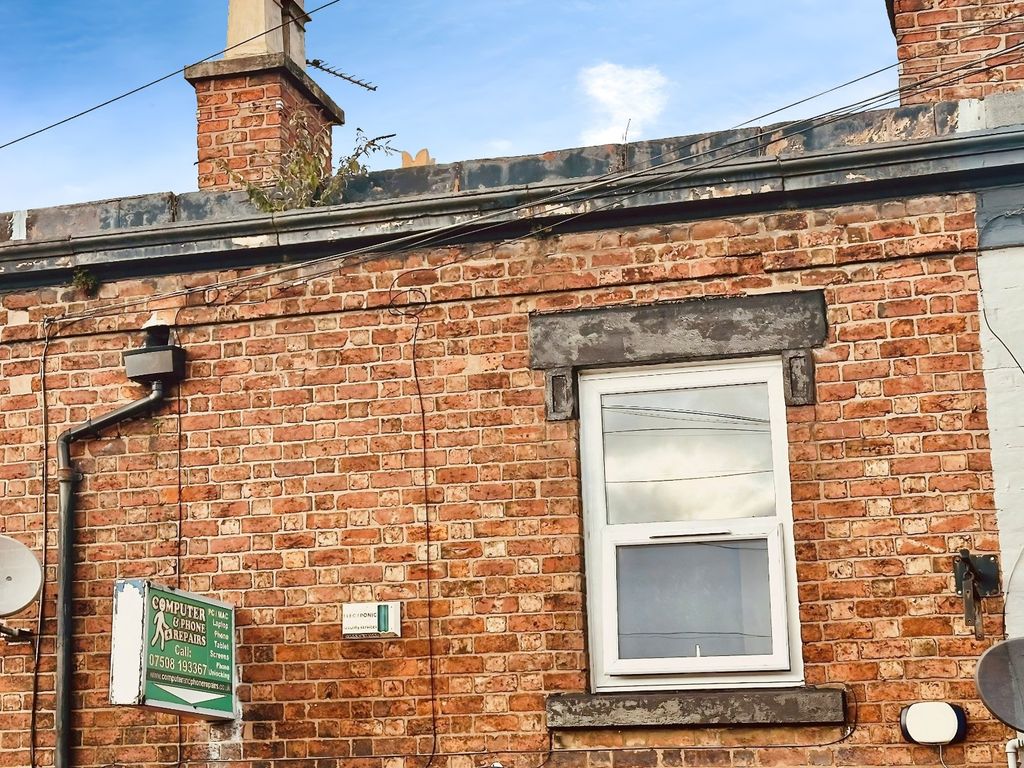 1 bed flat for saleHigh Street, Saltney, Chester, Flintshire CH4