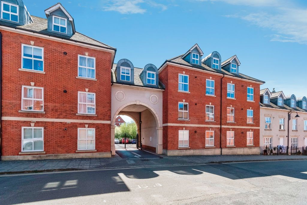3 bed flat for saleConigre Square, Trowbridge BA14 photo 3