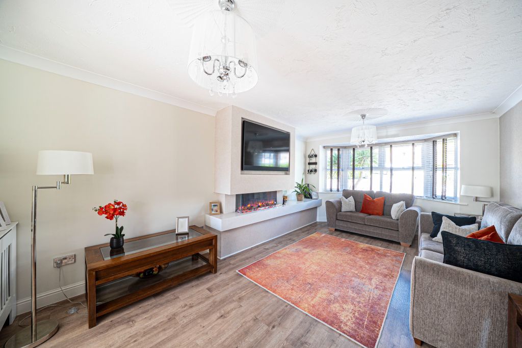 Additional image 3 of 4 bed detached house for saleJutland Crescent, Andover SP10
