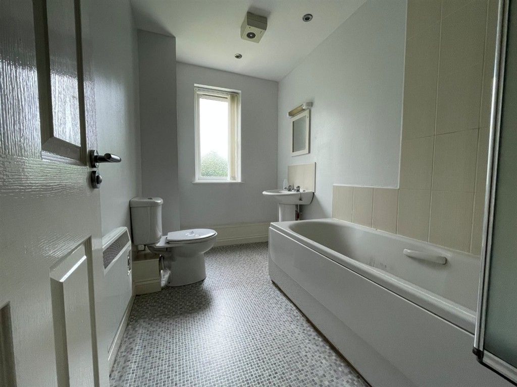 2 bed flat for saleCambridge Square, Middlesbrough TS5 photo 5