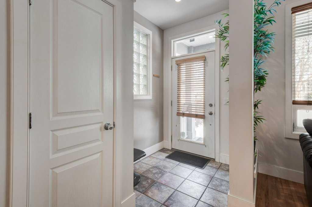 Additional image 6 of 703 52 Avenue SW, Calgary, AB, T2V 0B6
