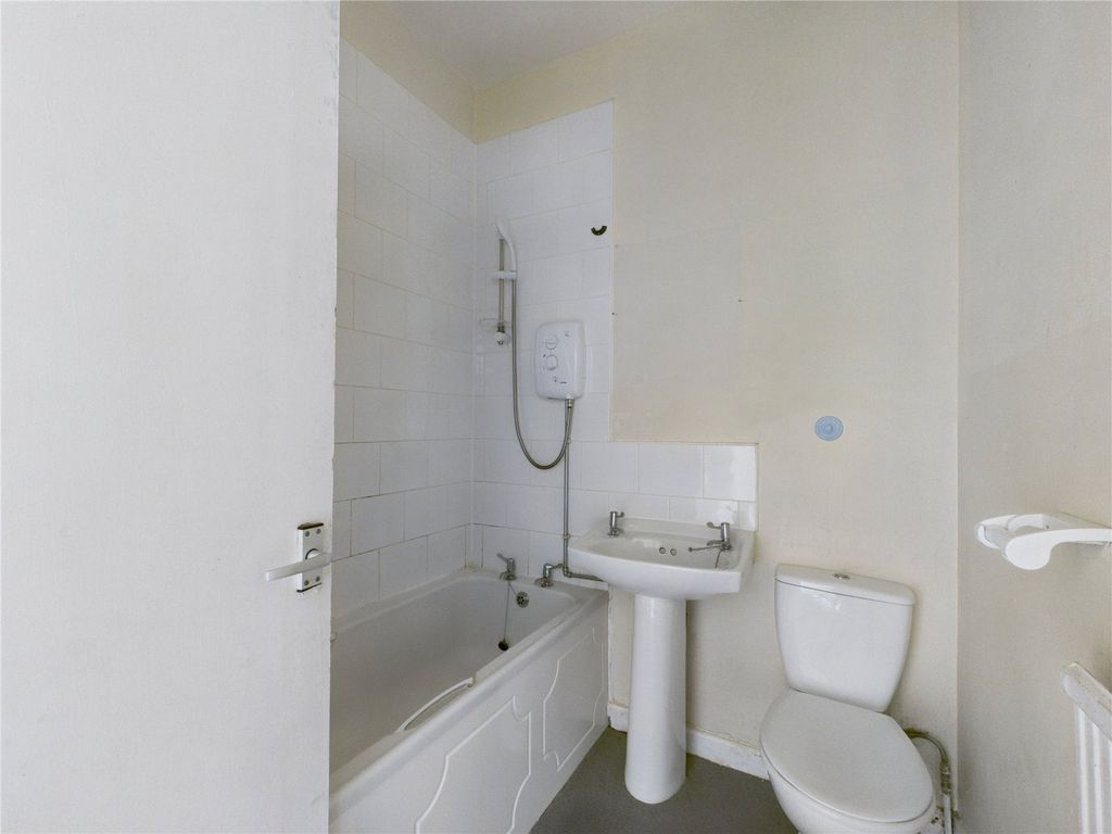 Additional image 8 of 2 bed flat for saleStockport Road, Ashton-Under-Lyne, Greater Manchester OL7