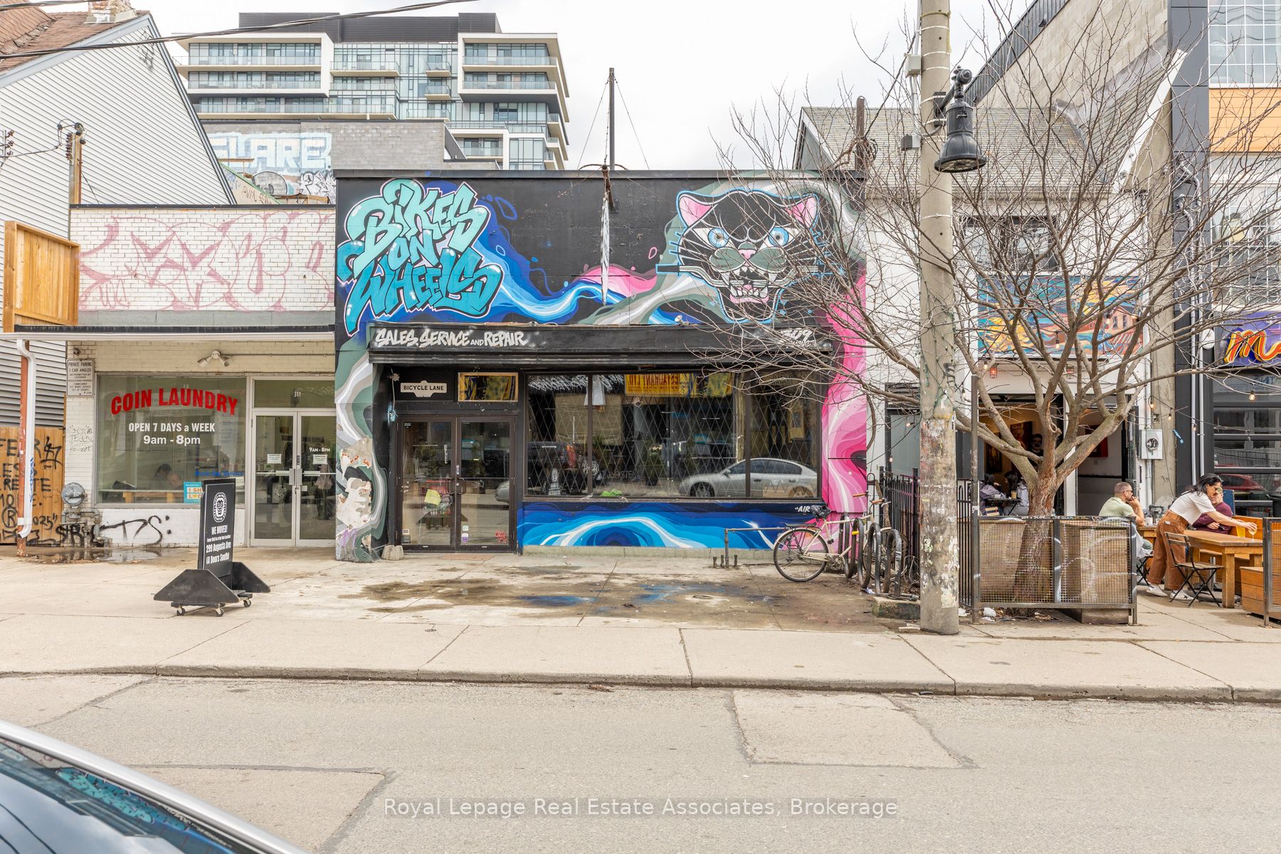 309 Augusta Avenue, Toronto, ON, M5T 2M2