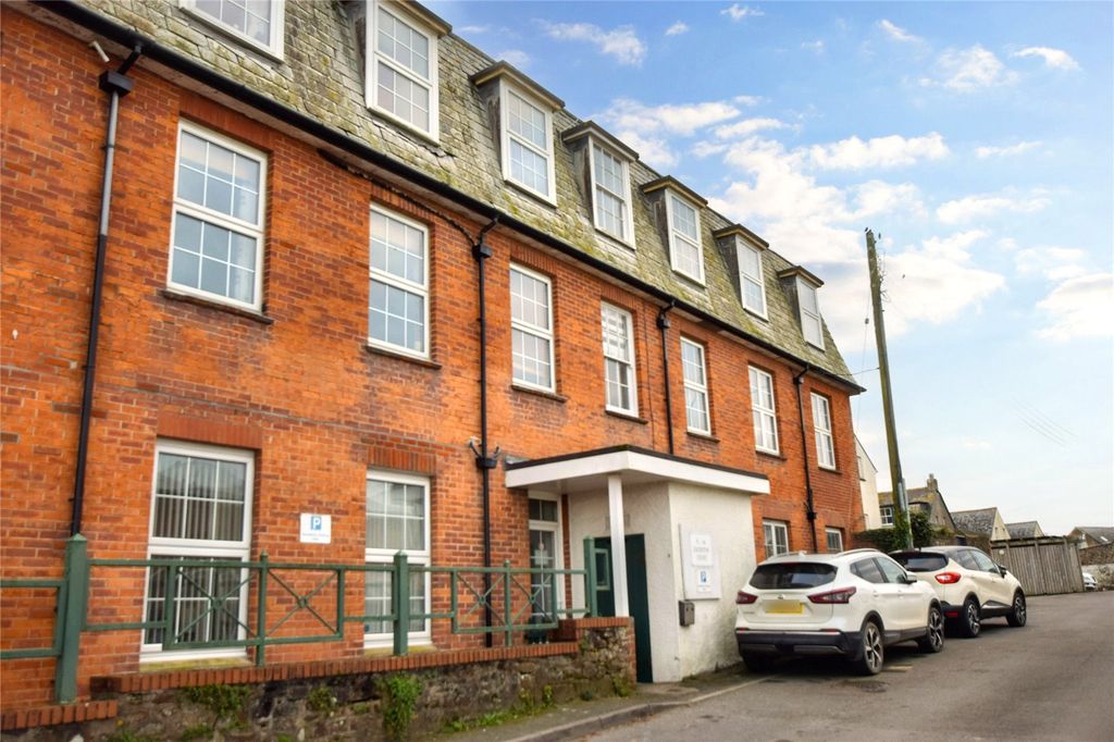 3 bed flat for saleErdiston Court, Summerleaze Crescent, Bude EX23