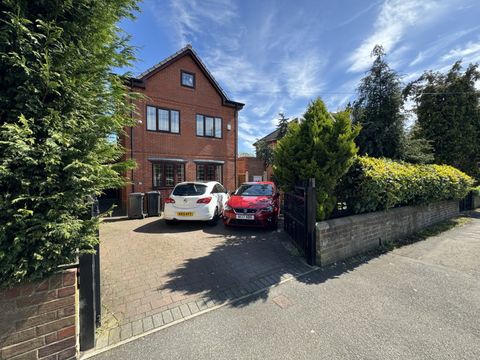 Spen Lane, West Park, Leeds LS16