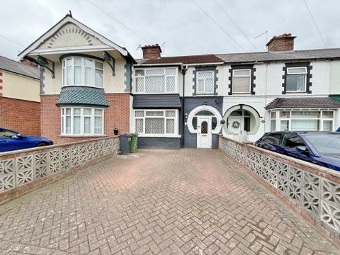 Chatsworth Avenue, Highbury PO6
