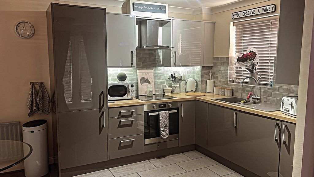 Additional image 2 of 2 bed flat for saleNuneaton Road, Bedworth, Warwickshire CV12
