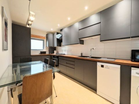 Kinglet Close, Forest Gate E7