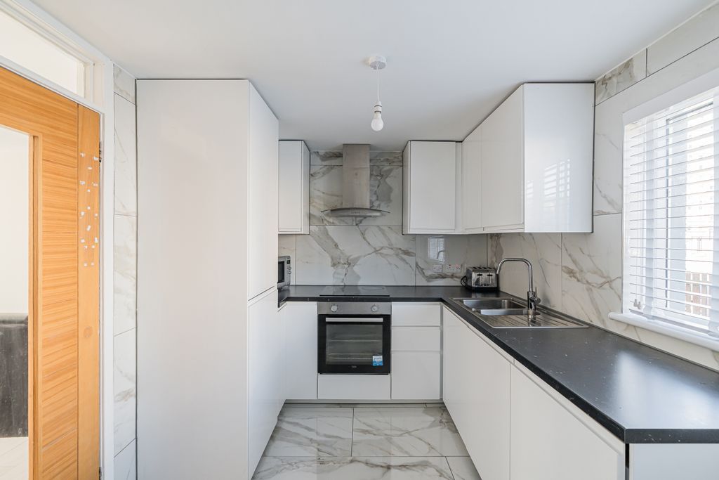 2 bed flat for sale17/2 Calder Drive, Edinburgh EH11