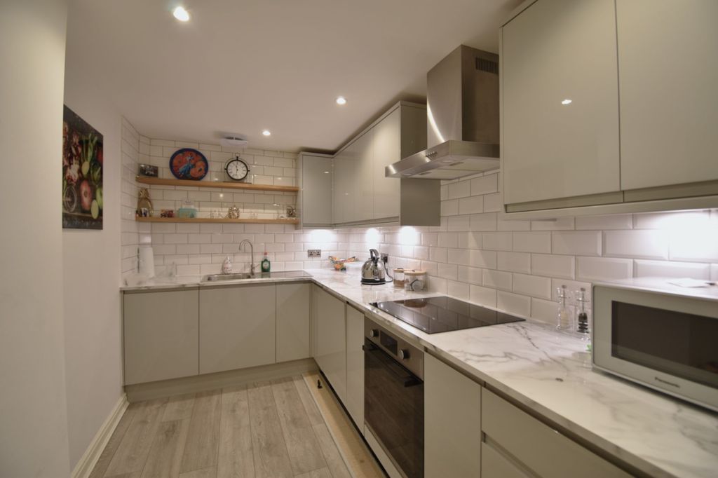 Additional image 3 of 2 bed flat for saleHeyes Lane, Alderley Edge SK9