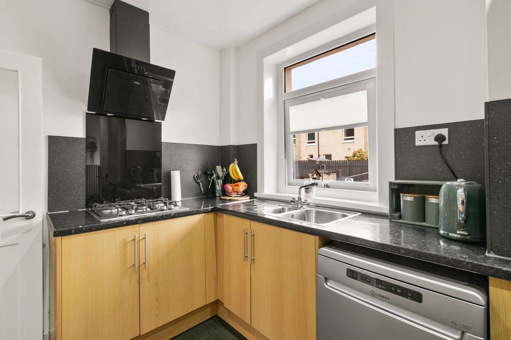 4 bed semi-detached house for saleKilpatrick View, Dumbarton G82 photo 5