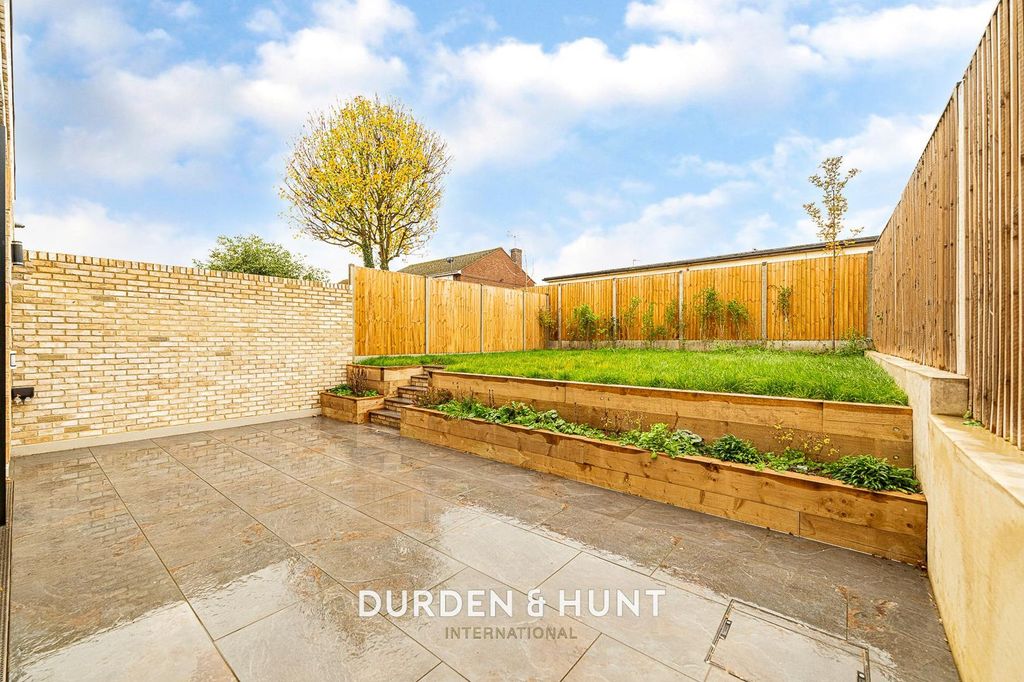 Additional image 43 of 5 bed semi-detached house for salePalmerston Road, Buckhurst Hill IG9