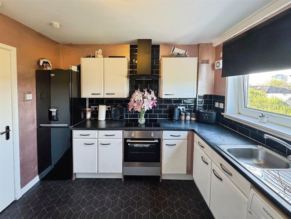 3 bed flat for saleSalisbury Place, Clydebank, Clydebank G81 photo 4