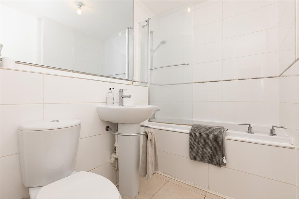 Additional image 8 of 2 bed flat for saleSouth Wing, Fairfield Hall, Kingsley Avenue, Fairfield SG5