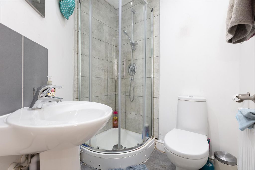 Additional image 9 of 2 bed flat for saleCharlotte Avenue, Fairfield SG5