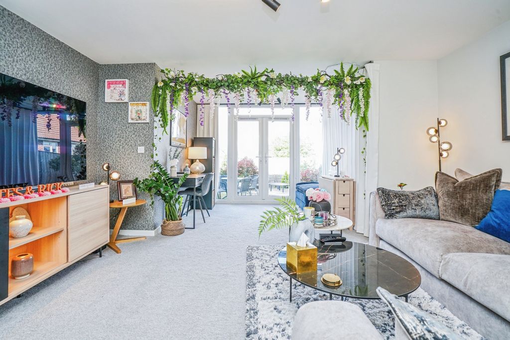 Additional image 3 of 3 bed semi-detached house for saleSwallow Crescent, Leeds LS12