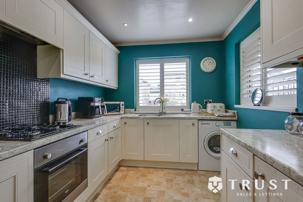 Additional image 4 of 3 bed semi-detached house for saleCarlinghow Lane, Batley WF17