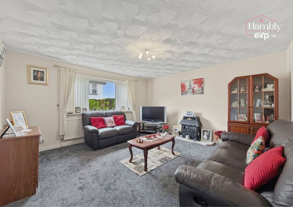 4 bed detached house for salePark Road, Bargoed, Caerphilly CF81 photo 2