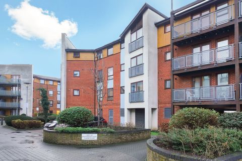 Harry Close, Croydon CR0