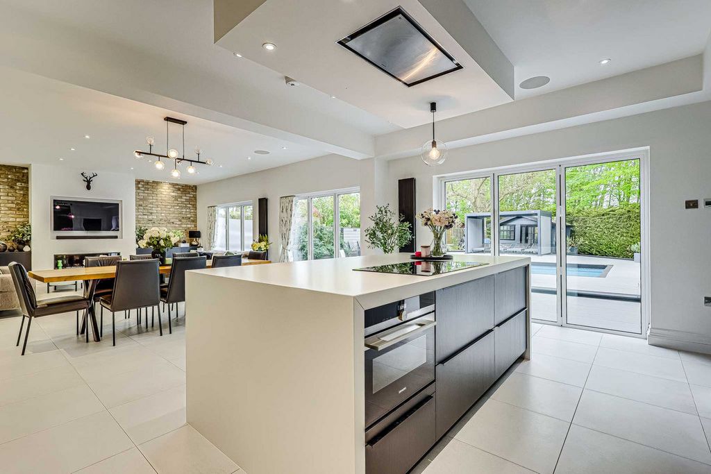 Additional image 18 of 5 bed detached house for saleBenfleet Road, Benfleet SS7