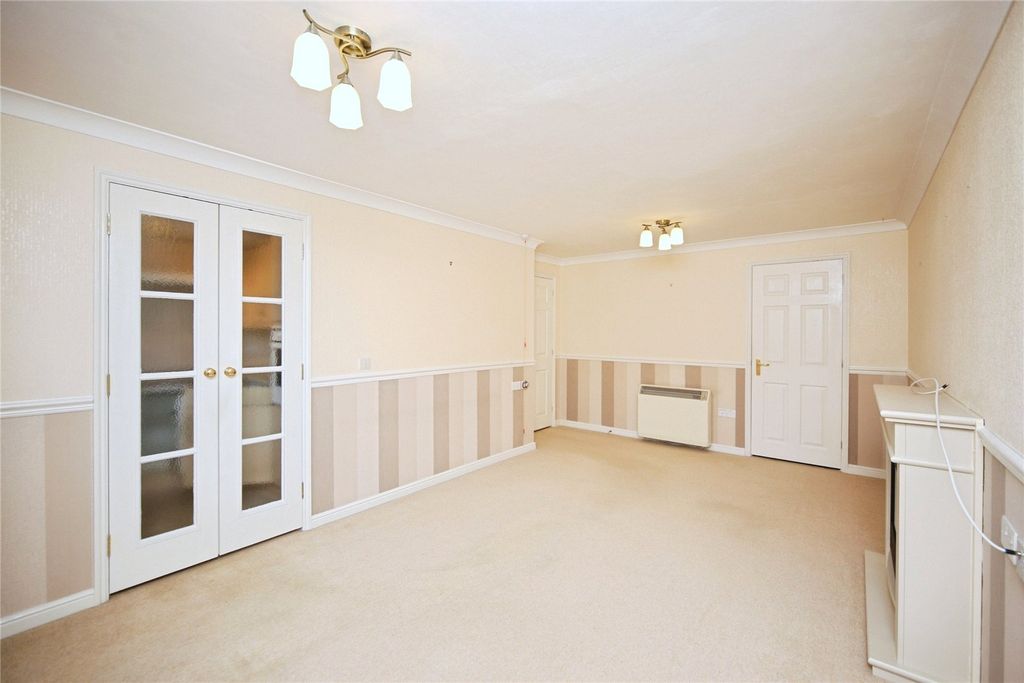1 bed flat for salePardoe Court, Studley B80 photo 4