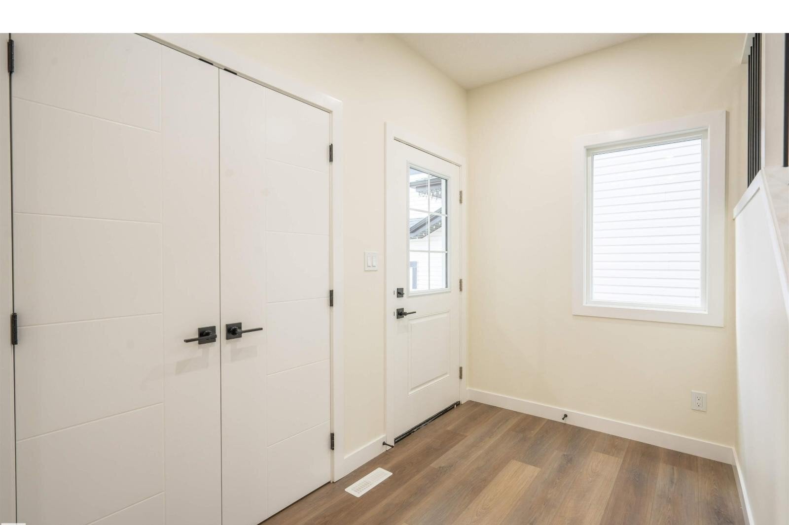 Additional image 8 of 5720 176 Avenue NW, Edmonton, AB, T5Y0K8