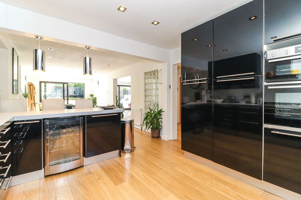 Additional image 10 of 5 bed property for saleAbbots Road, Abbots Langley WD5