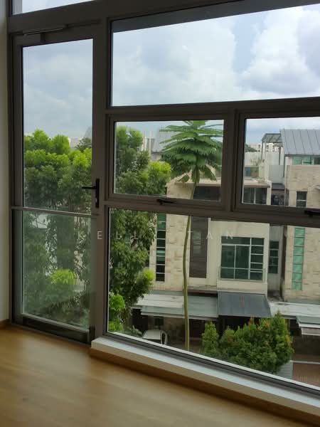 6B Simon Lane photo 5