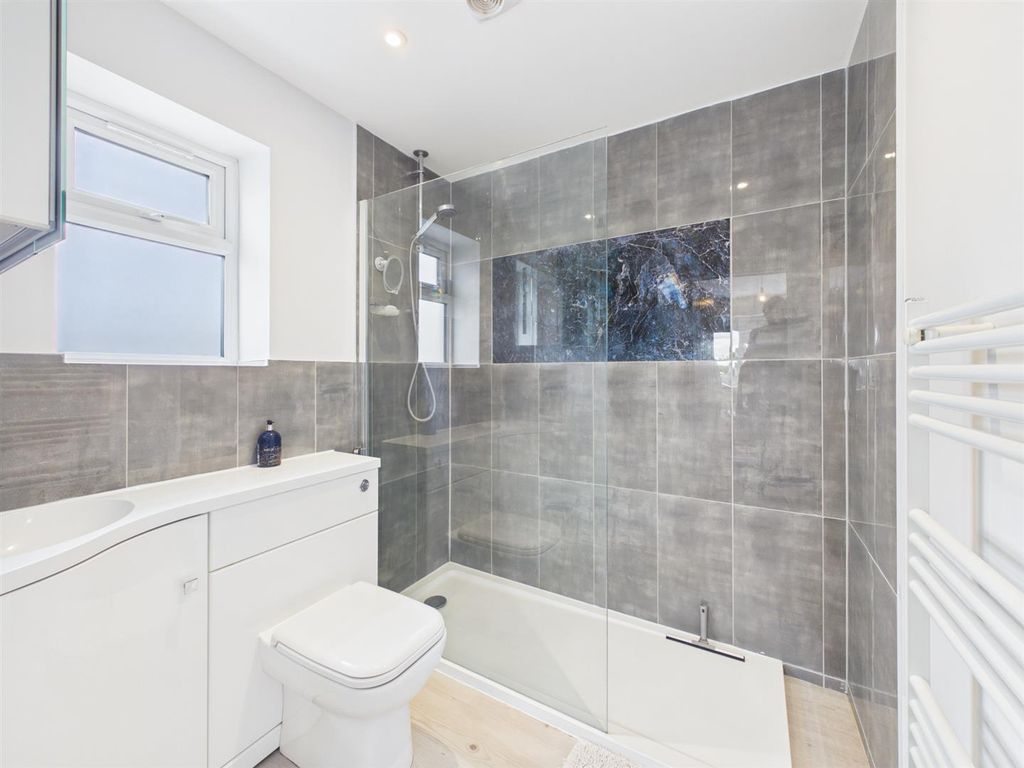 Additional image 22 of 4 bed detached house for saleLangdon Avenue, Bedgrove, Aylesbury HP21