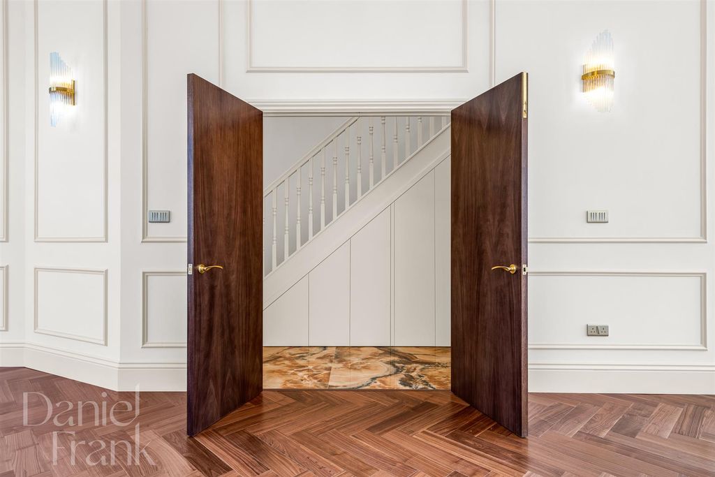 Additional image 18 of 5 bed semi-detached house for salePalmerston Road, Buckhurst Hill IG9
