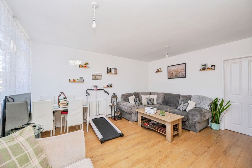 Additional image 5 of 3 bed flat for saleBrowns Lane, Dordon, Tamworth, Warwickshire B78