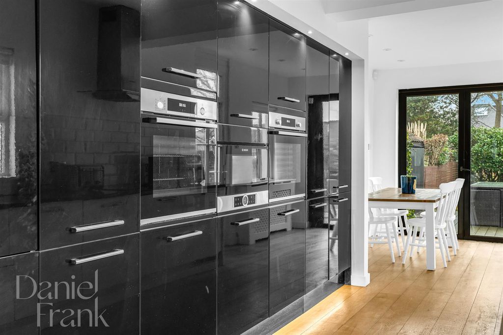 Additional image 5 of 4 bed semi-detached house for saleQueens Road, Buckhurst Hill IG9