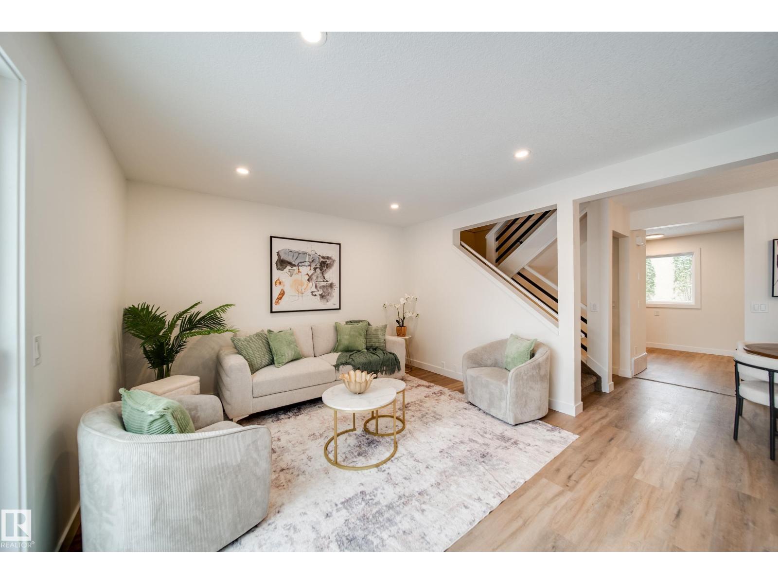 125 Woodborough Way NW, Edmonton, AB, T5Y1N2