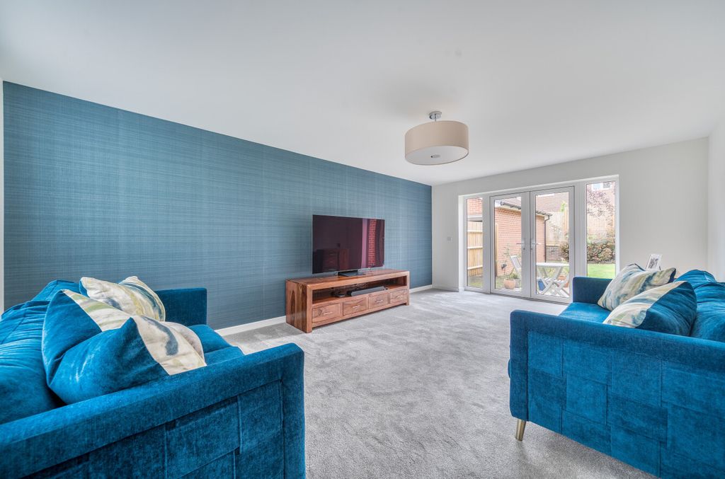 Additional image 3 of 5 bed detached house for saleWalton Close, Alton, Hampshire GU34