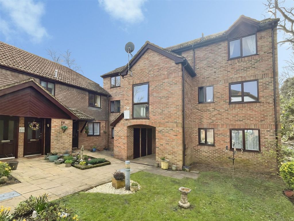 1 bed property for saleSt. Benedicts Close, Aldershot GU11