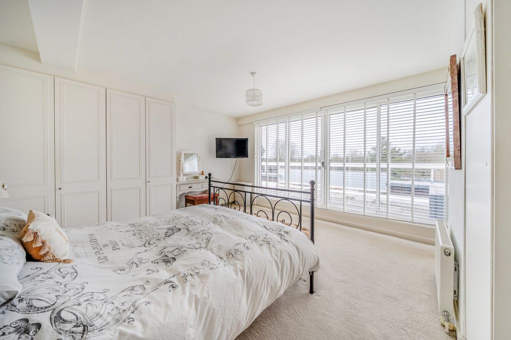 Additional image 5 of 3 bed flat for saleParkside, Court Downs Road, Beckenham, Kent BR3