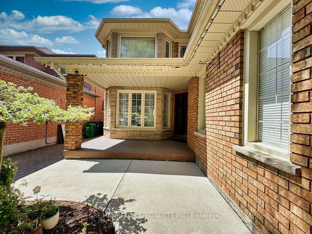 Additional image 3 of 9 Siesta Court, Brampton, ON, L6R 1P2