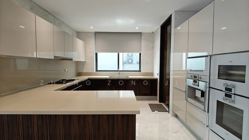 18 Nassim Hill photo 3