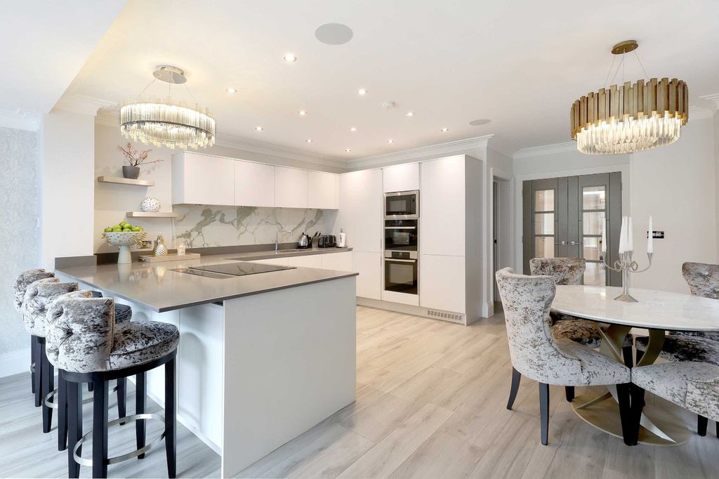 Additional image 2 of 4 bed semi-detached house for saleCandlemas Lane, Beaconsfield, Buckinghamshire HP9