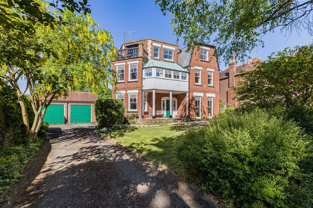 6 bed detached house for salePark Crescent, Abingdon OX14