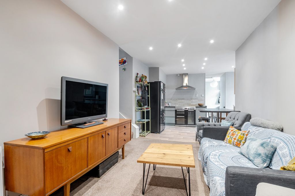 Additional image 3 of 3 bed flat for saleNewport Road, Barnstaple, Devon EX32