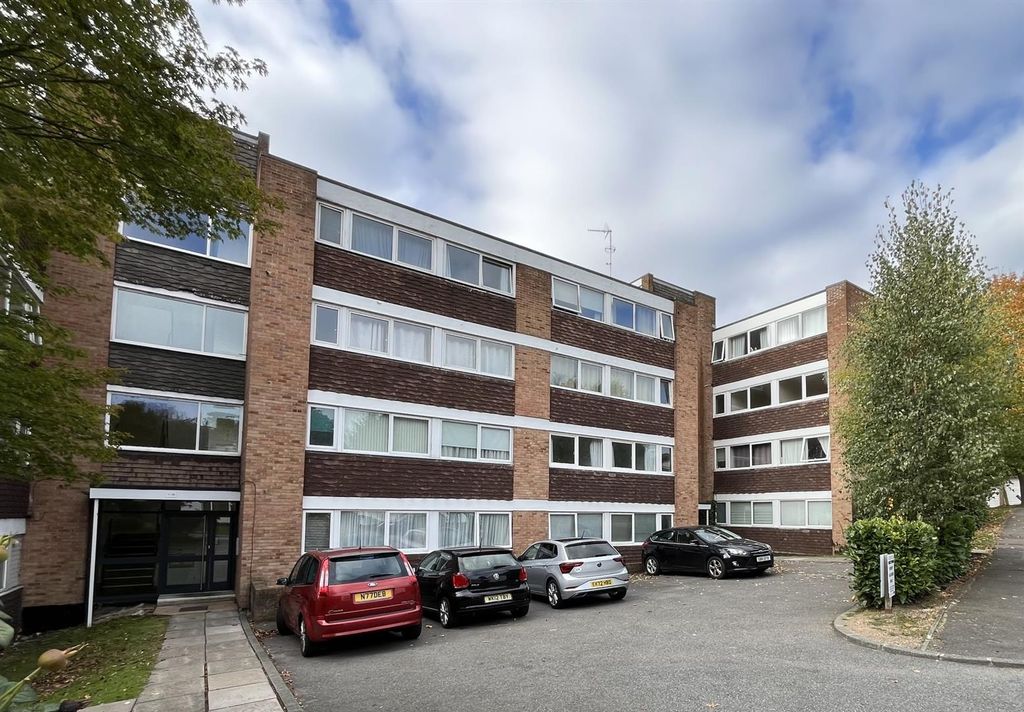 2 bed flat for saleRadford Court, Billericay CM12
