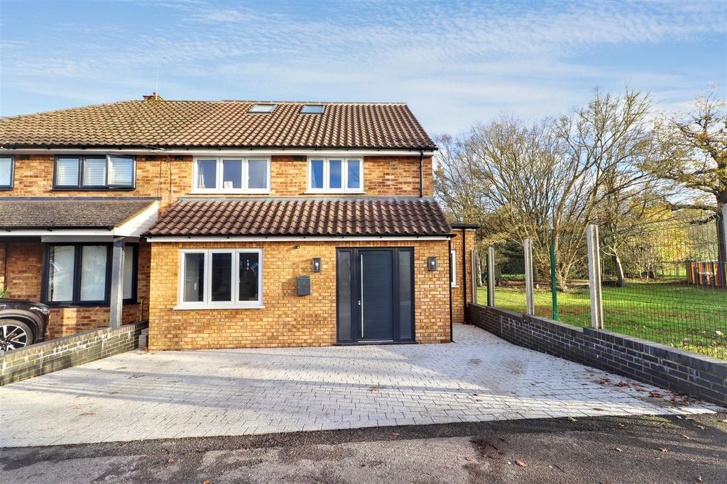 4 bed semi-detached house for saleEaston Gardens, Borehamwood WD6