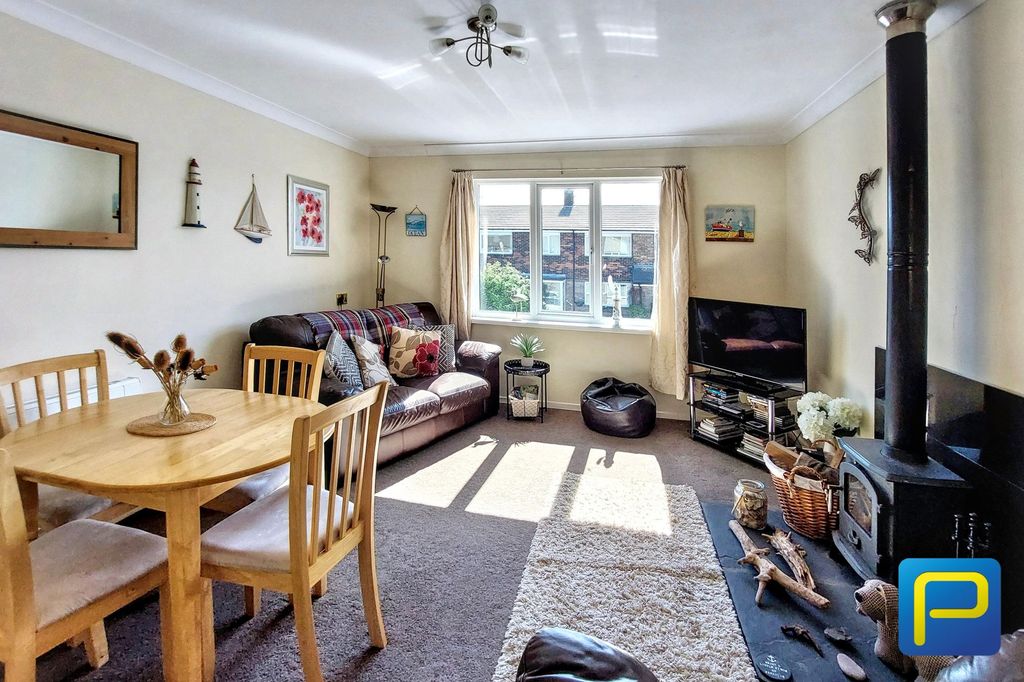 2 bed flat for saleCrumstone, Seahouses NE68 photo 4