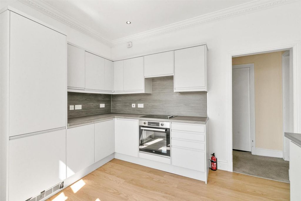 2 bed flat for saleDumbarton Road Bowling G60 photo 3